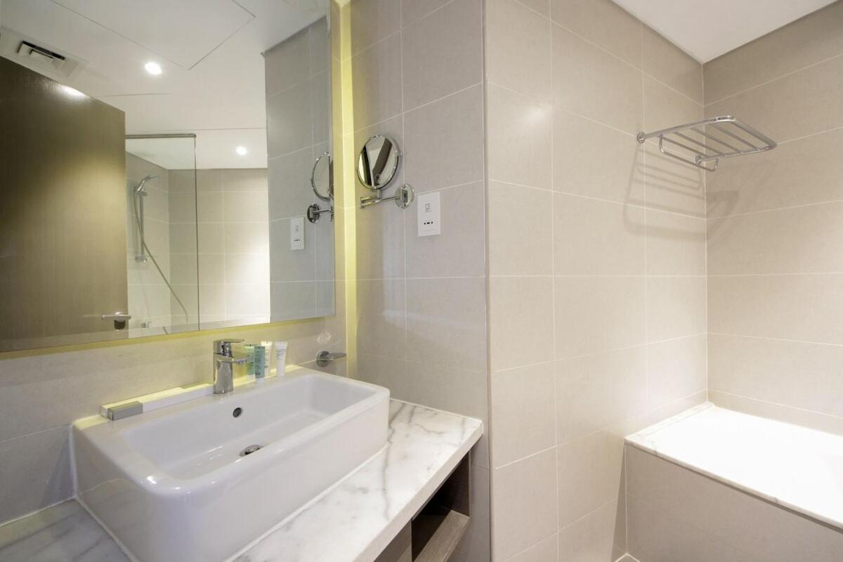 Luxury 2br In Damac Prive Near Mall Apartment